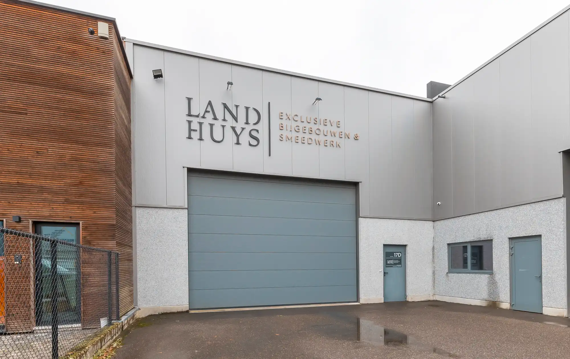  Zoeken op trefwoorden ... Vergelijk aanbiedingen TE KOOP: Bedrijfshal van 850m2 op gunstige locatie in Bree (industrieterrein Vostert) foto 6