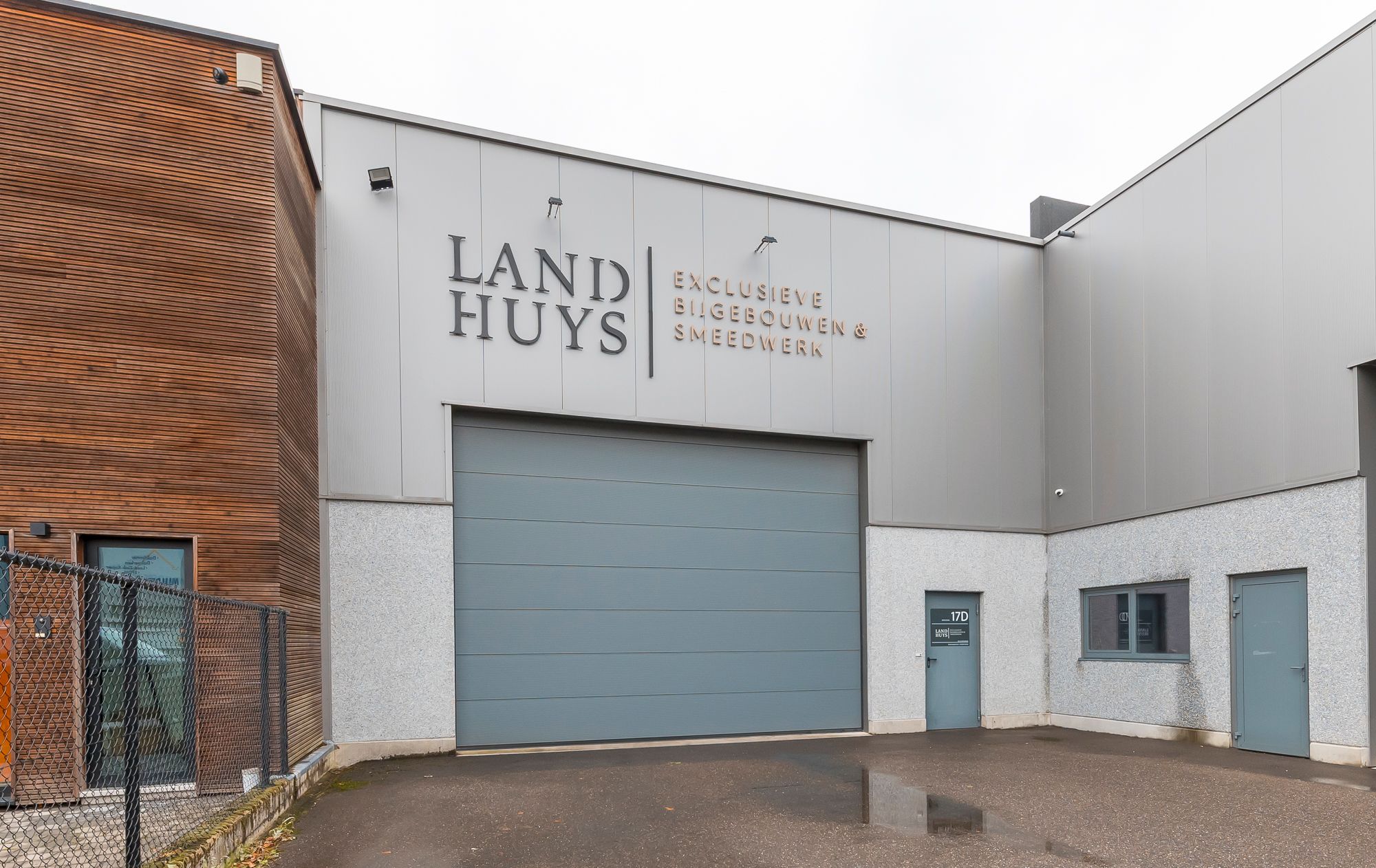  Zoeken op trefwoorden ... Vergelijk aanbiedingen TE KOOP: Bedrijfshal van 850m2 op gunstige locatie in Bree (industrieterrein Vostert) foto 6