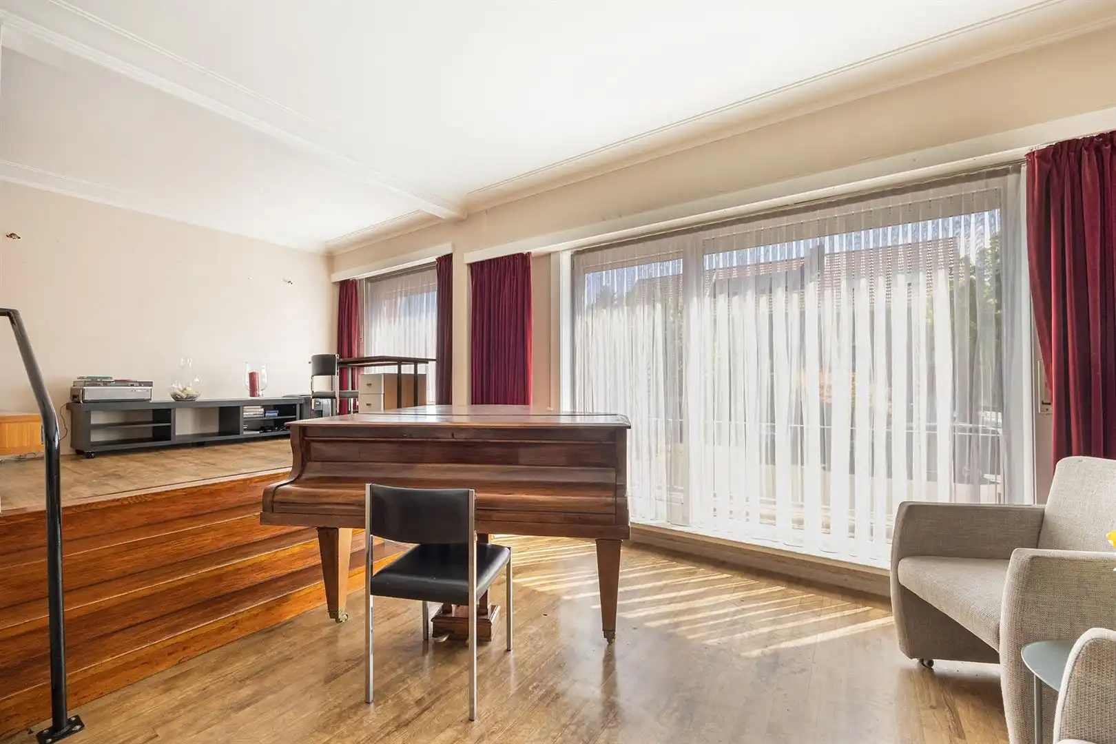 Ruime te renoveren woning met tuin in dorpscentrum foto 6