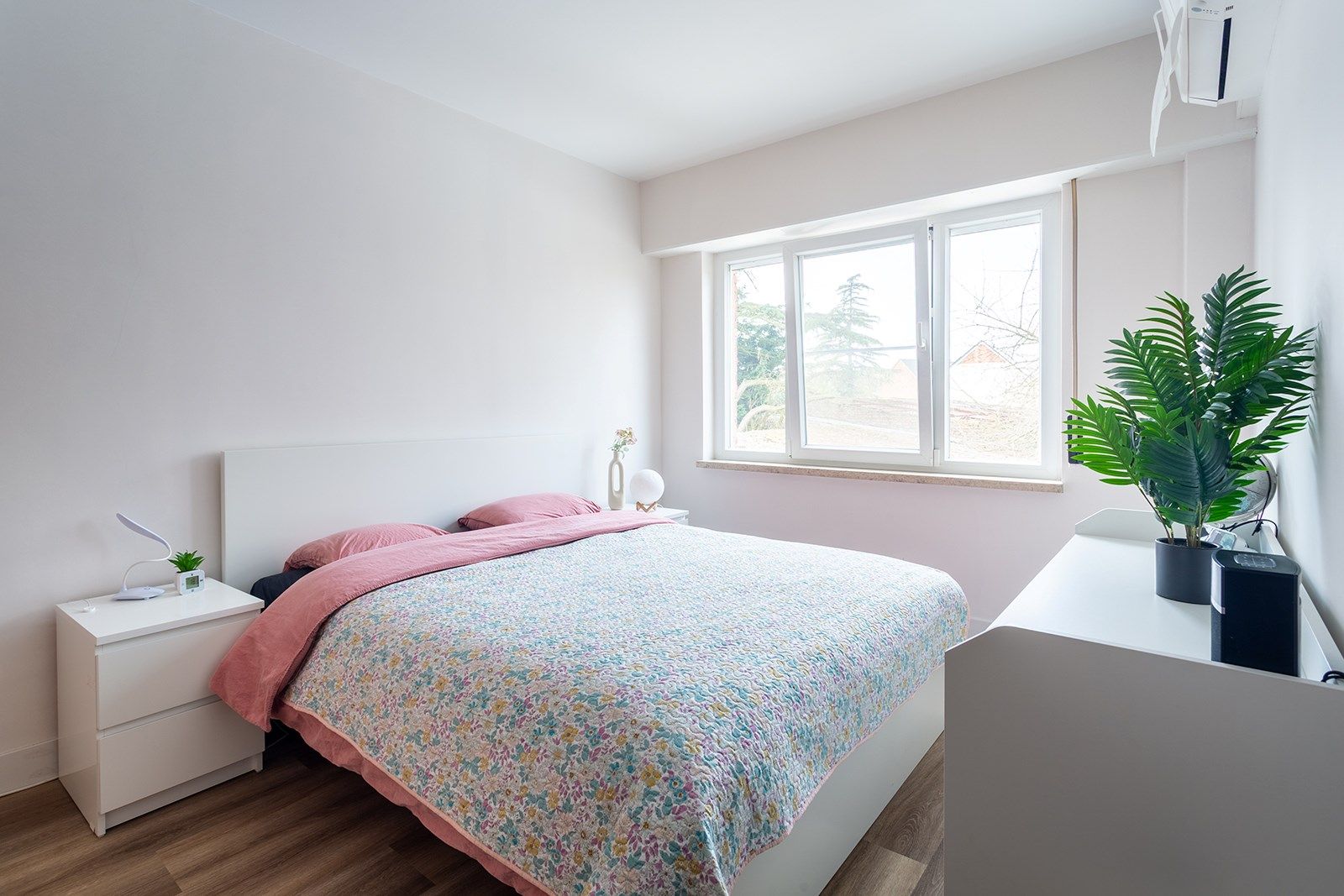 Ruime gerenoveerde, instapklare woning met 6 slaapkamers en drie badkamers foto 13