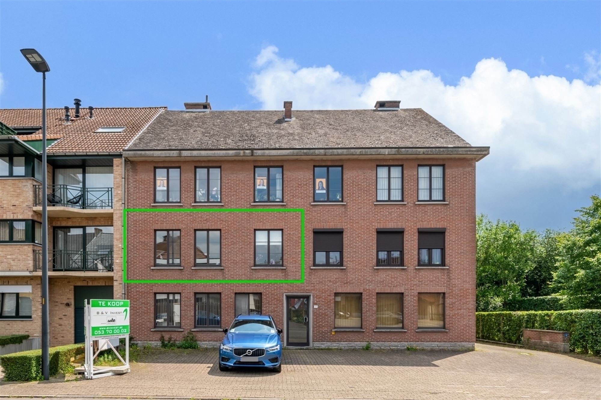 Ruim appartement met 2 slaapkamers en terras in de Aalsterse stadsrand foto {{pictureIndex}}