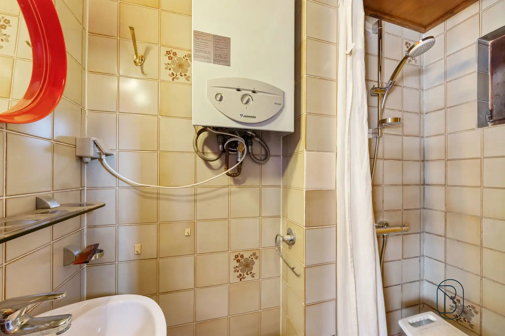 Te renoveren gezinswoning met 3 slaapkamers en grote tuin! foto 15
