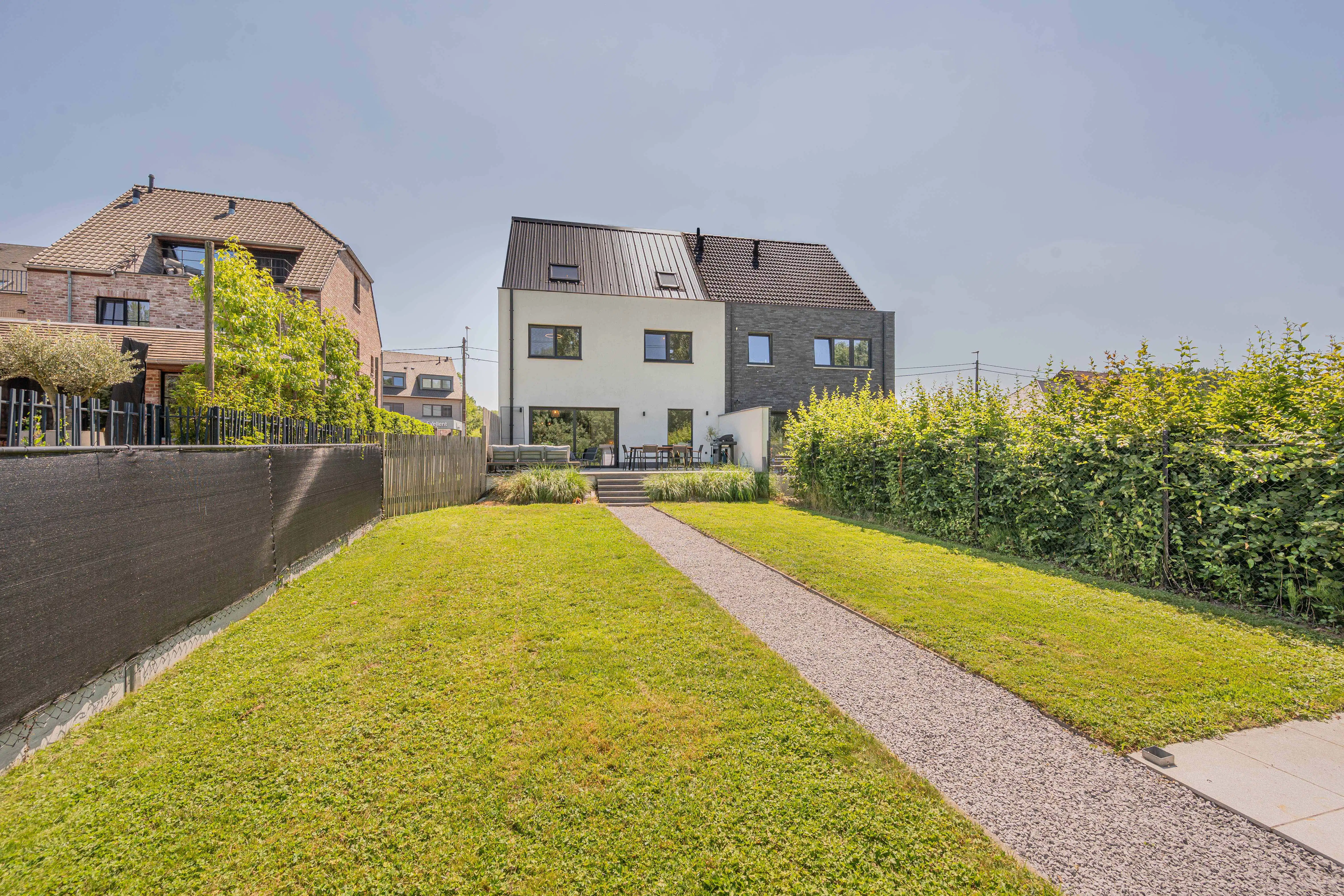 BEN-woning met 4 slaapkamers, 3 badkamers en groen uitzicht! foto 15