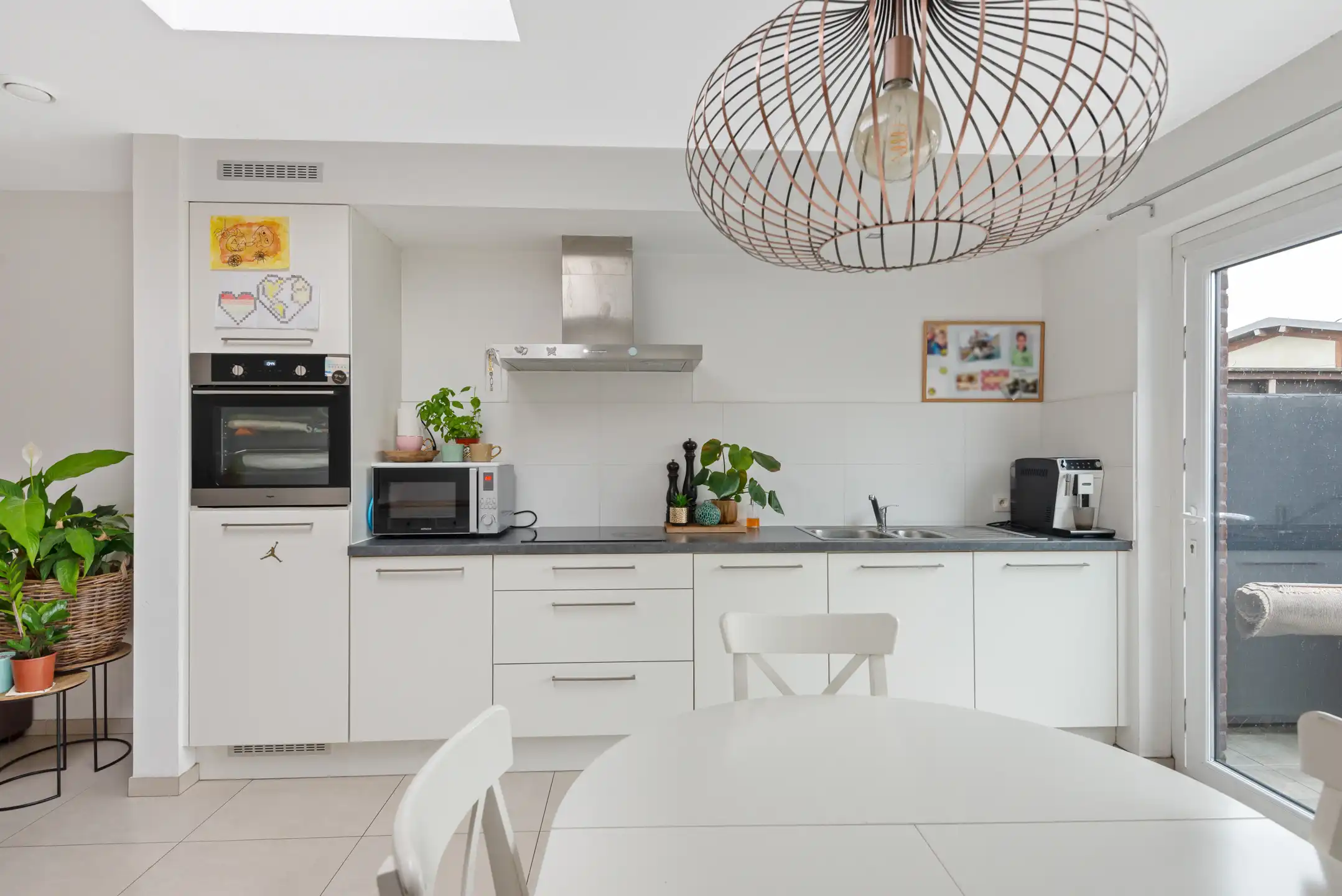 Recente woning met drie slaapkamers, tuintje en staanplaats foto 10