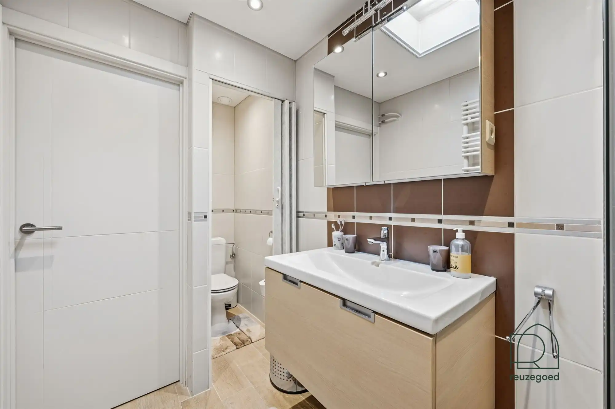 Charmante, verrassend ruime, op te frissen woning met 3 slaapkamers, garage en zonnig tuintje op fietsafstand van Mechelen centrum! foto 15