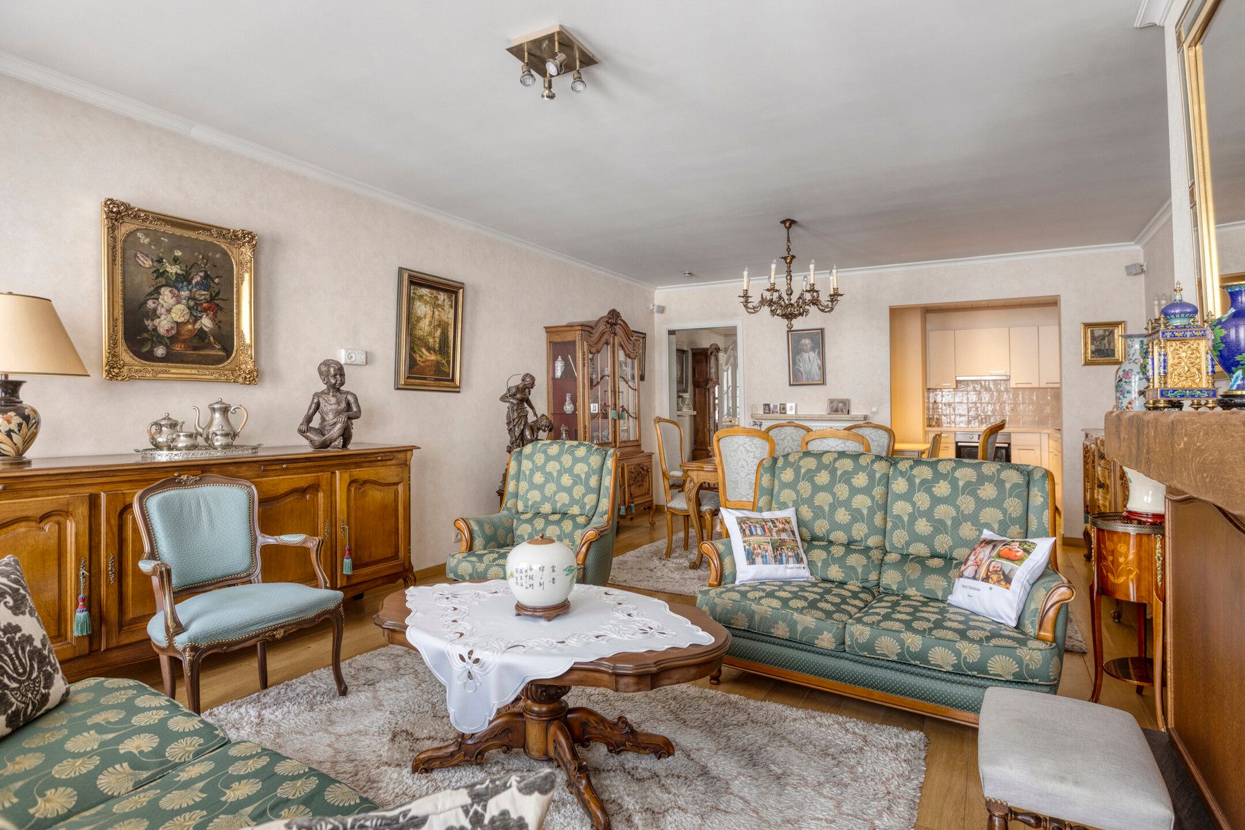 Instapklaar appartement met grote garage !! foto 5