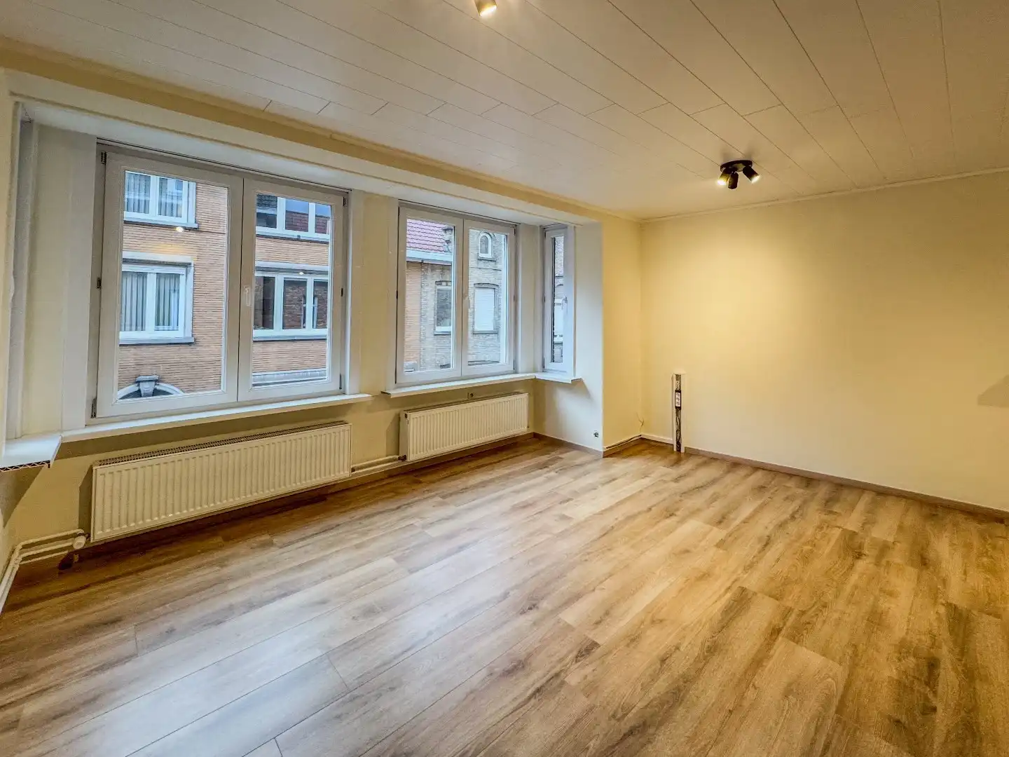 Verrassend ruime woning met 3 slaapkamers en polyvalente ruimte. foto 11