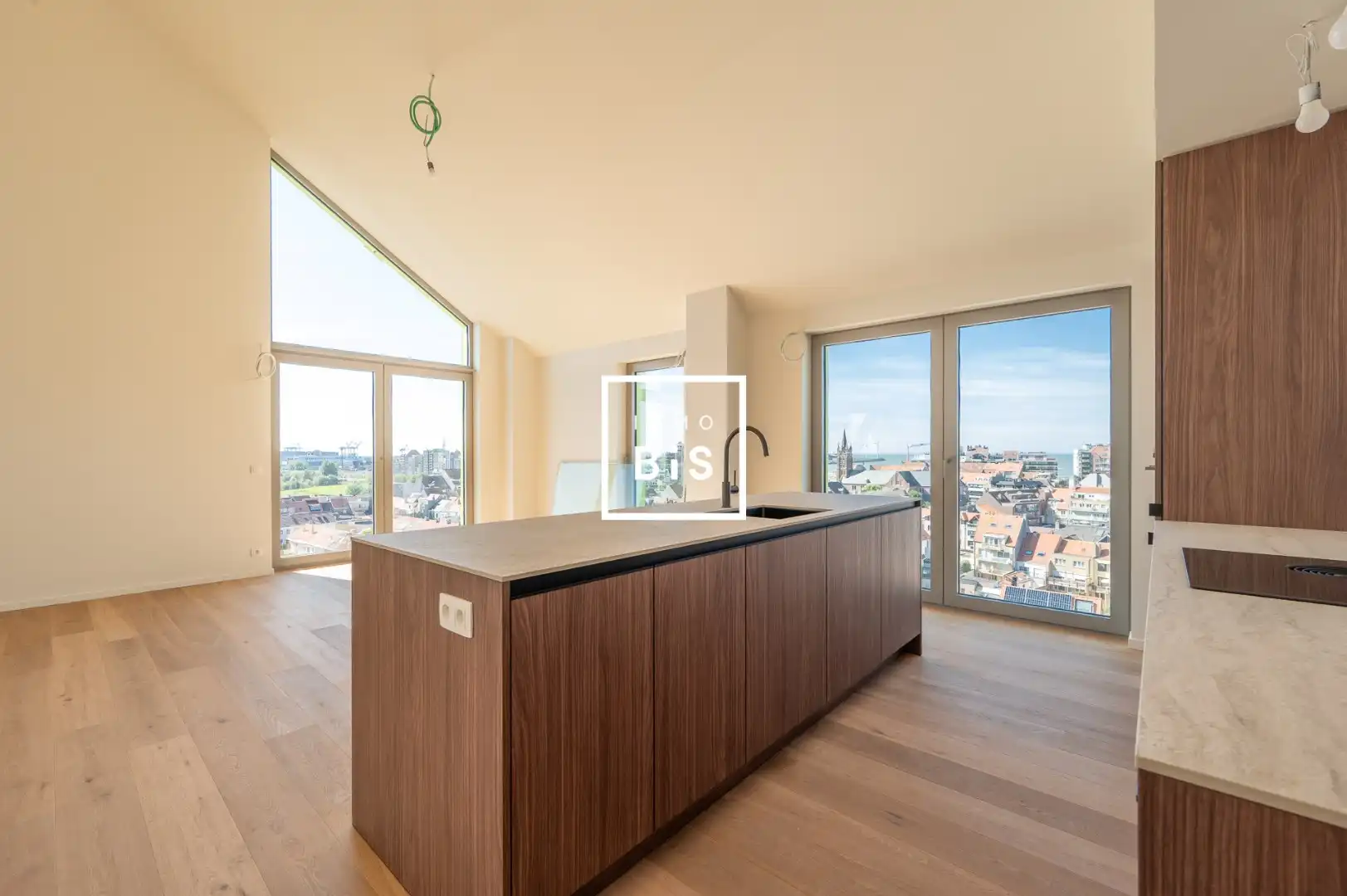 Luxueus afgewerkt appartement 141 m² met ruim terras en adembenemende zichten foto {{pictureIndex}}