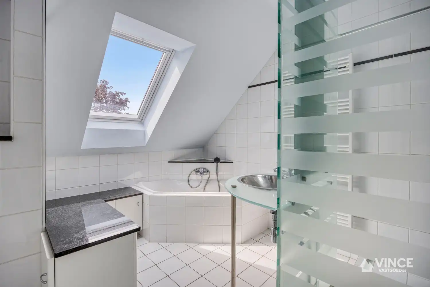 Duplex appartement met zonnig terras en garage foto 12