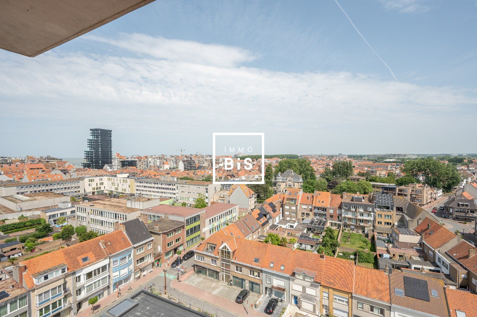 HOOST is een iconische toren met een expressief gevelontwerp op enkele honderden meters van de zee foto 8