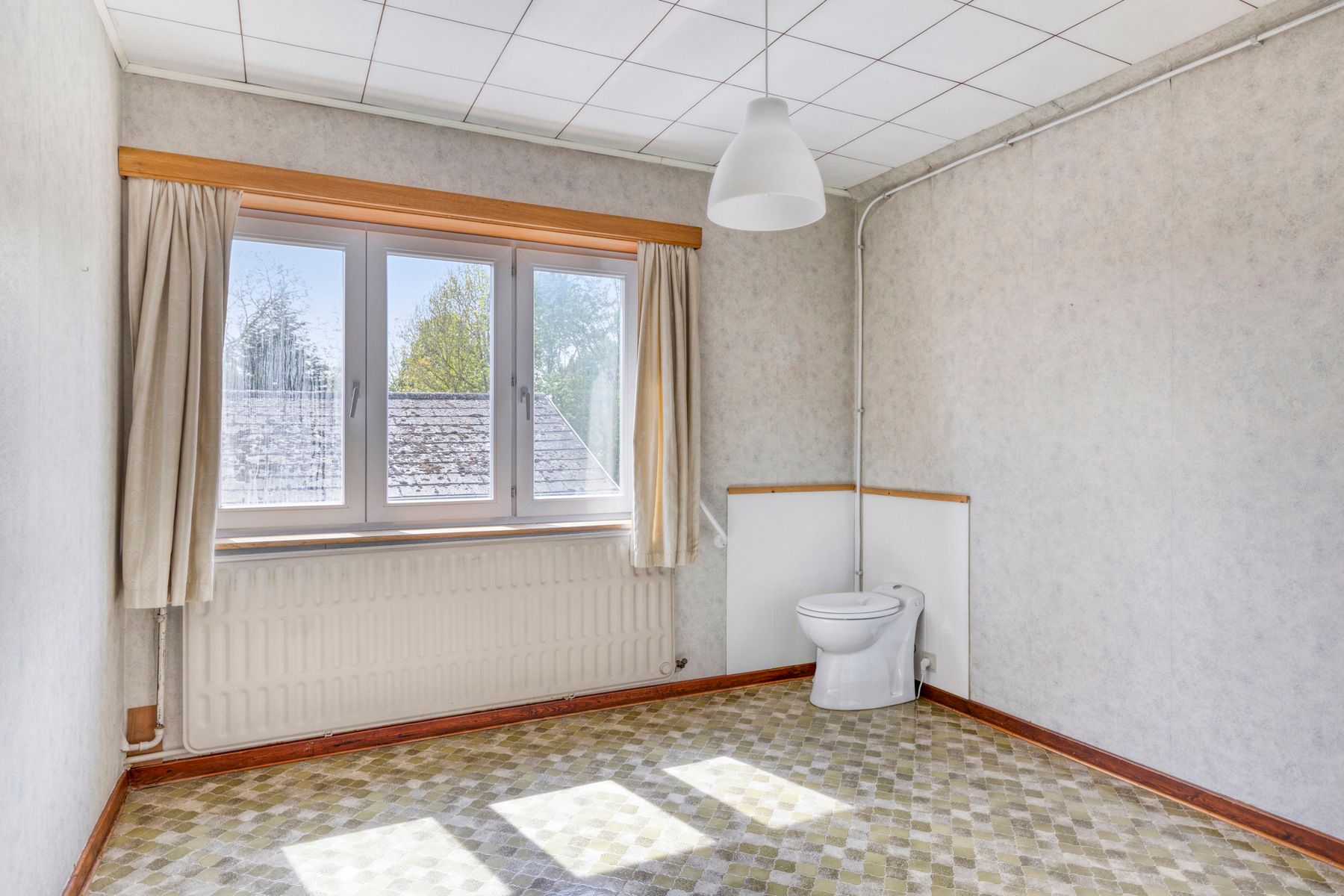 Goed gelegen villa met 3 slaapkamers, garage en tuin foto 12