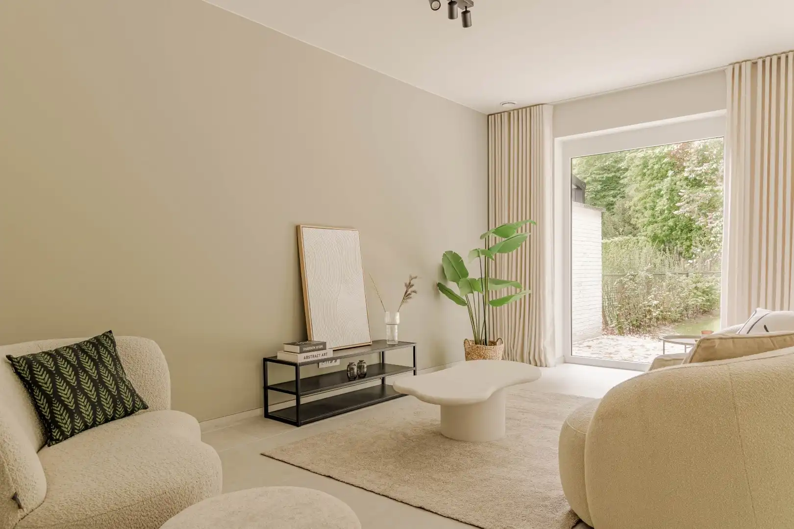 Volledig afgewerkte halfopen nieuwbouwwoning met grote tuin foto 11