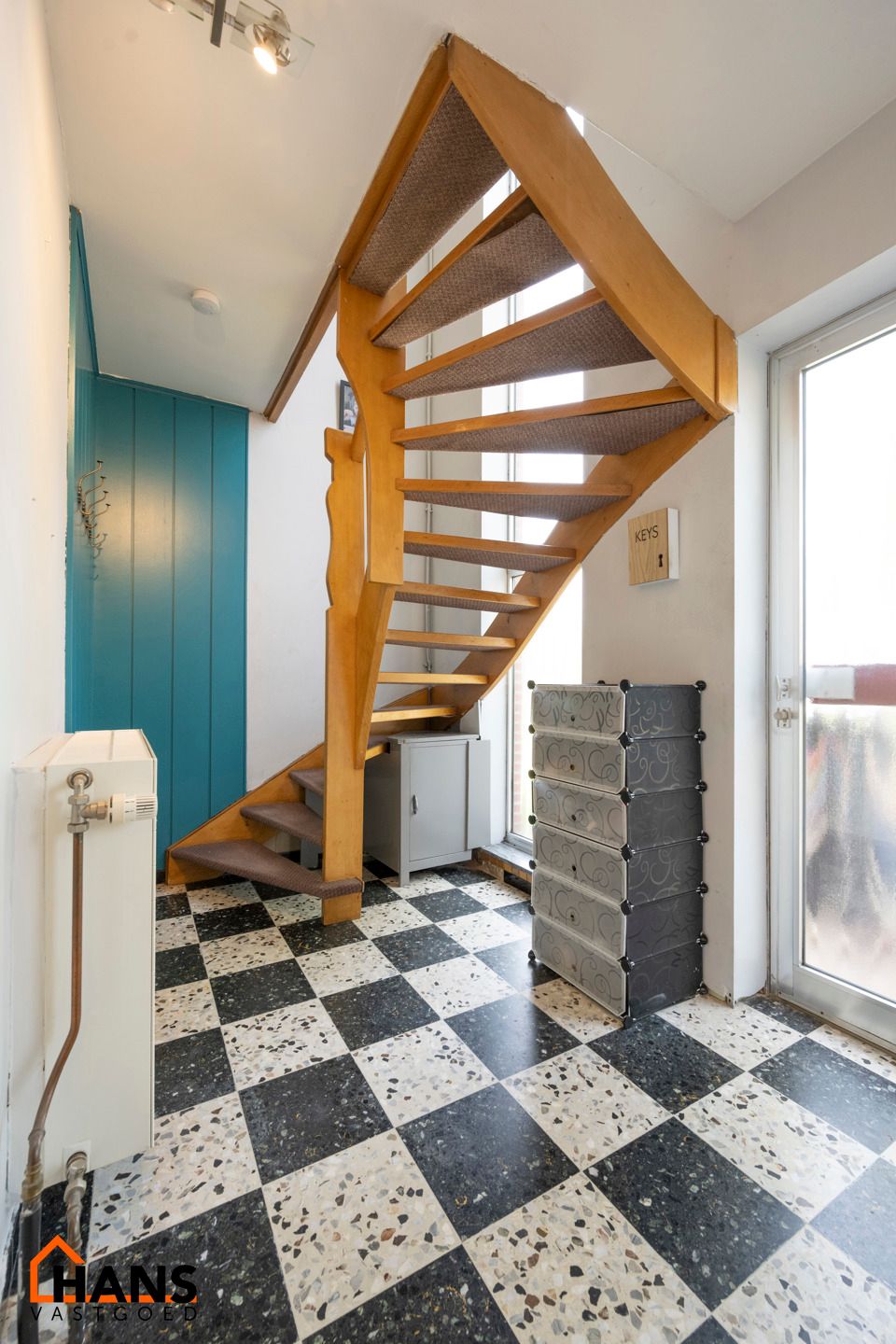 Instapklare halfopen hoekwoning met garage, oprit en tuin. foto 11