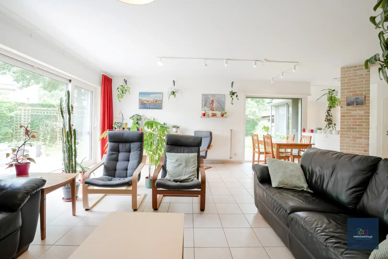 Ruime en  instapklare halfopen bebouwing met tuin  foto 12