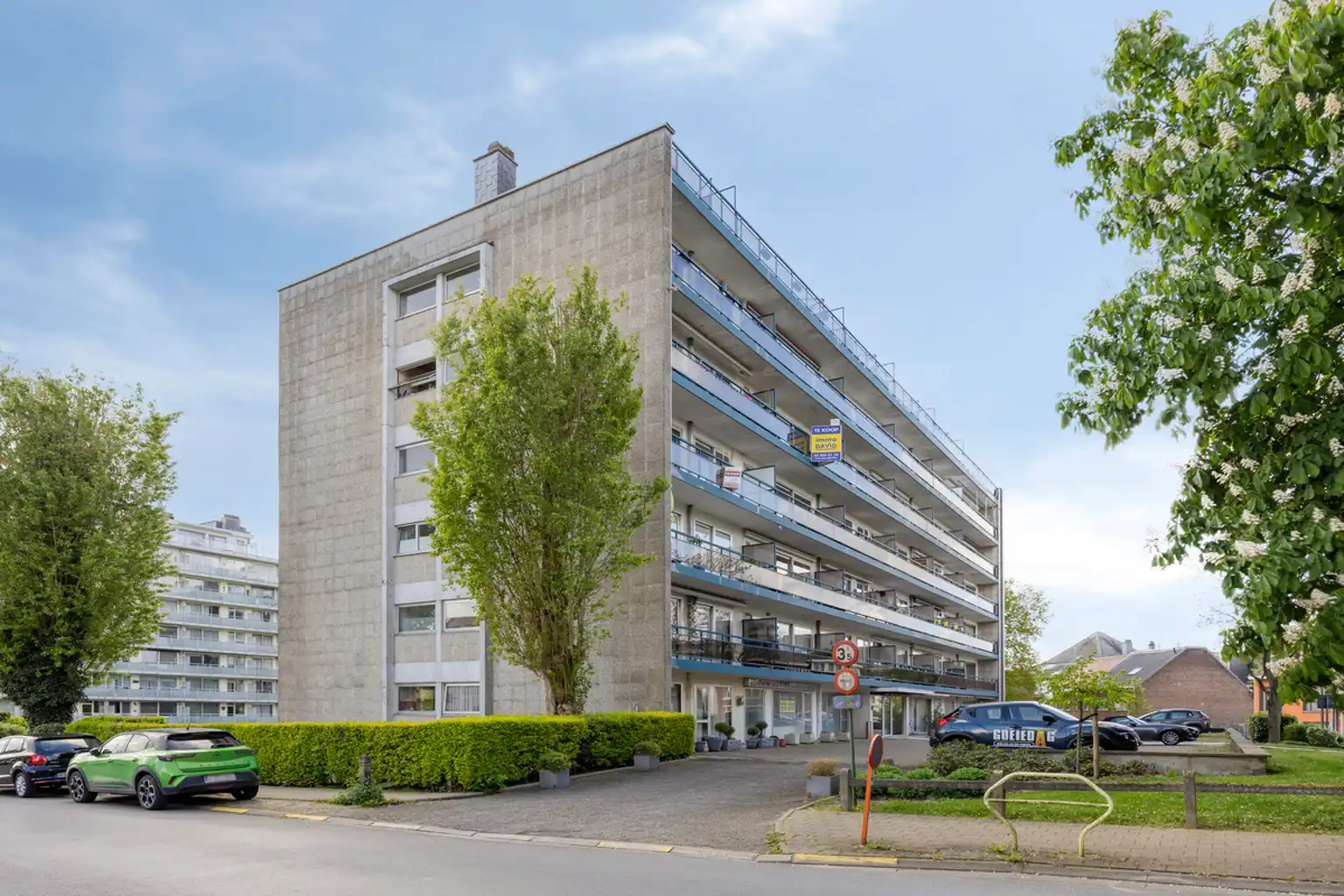 Gerenoveerd appartement met twee slaapkamers en parking foto {{pictureIndex}}