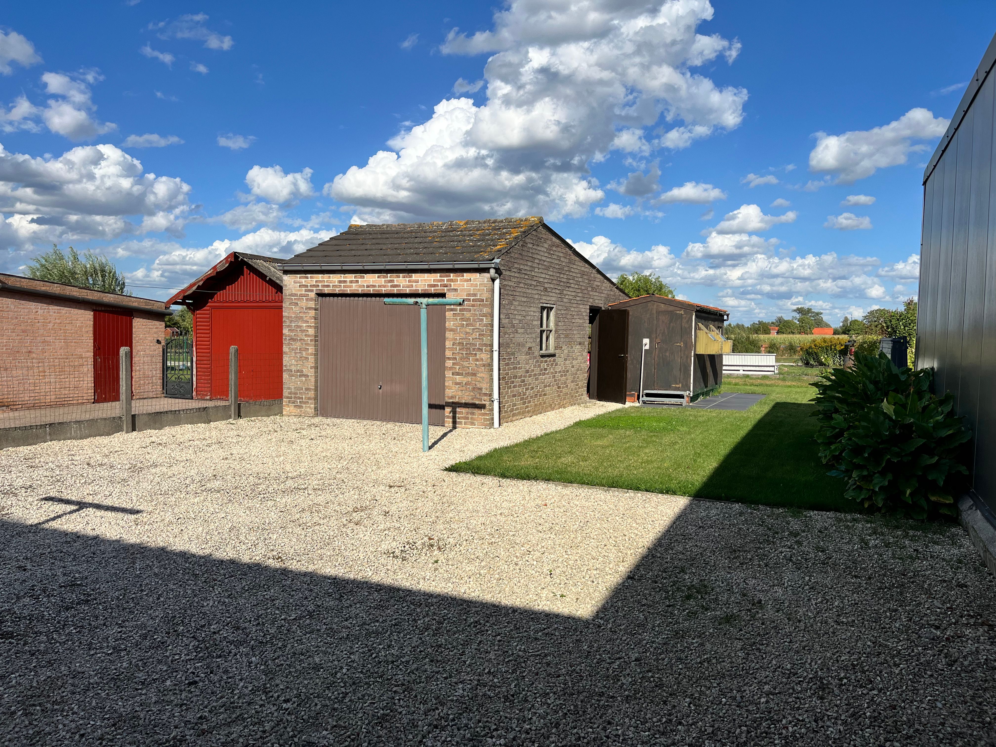 Goed onderhouden 3 slpk woning met ruime garage foto 8