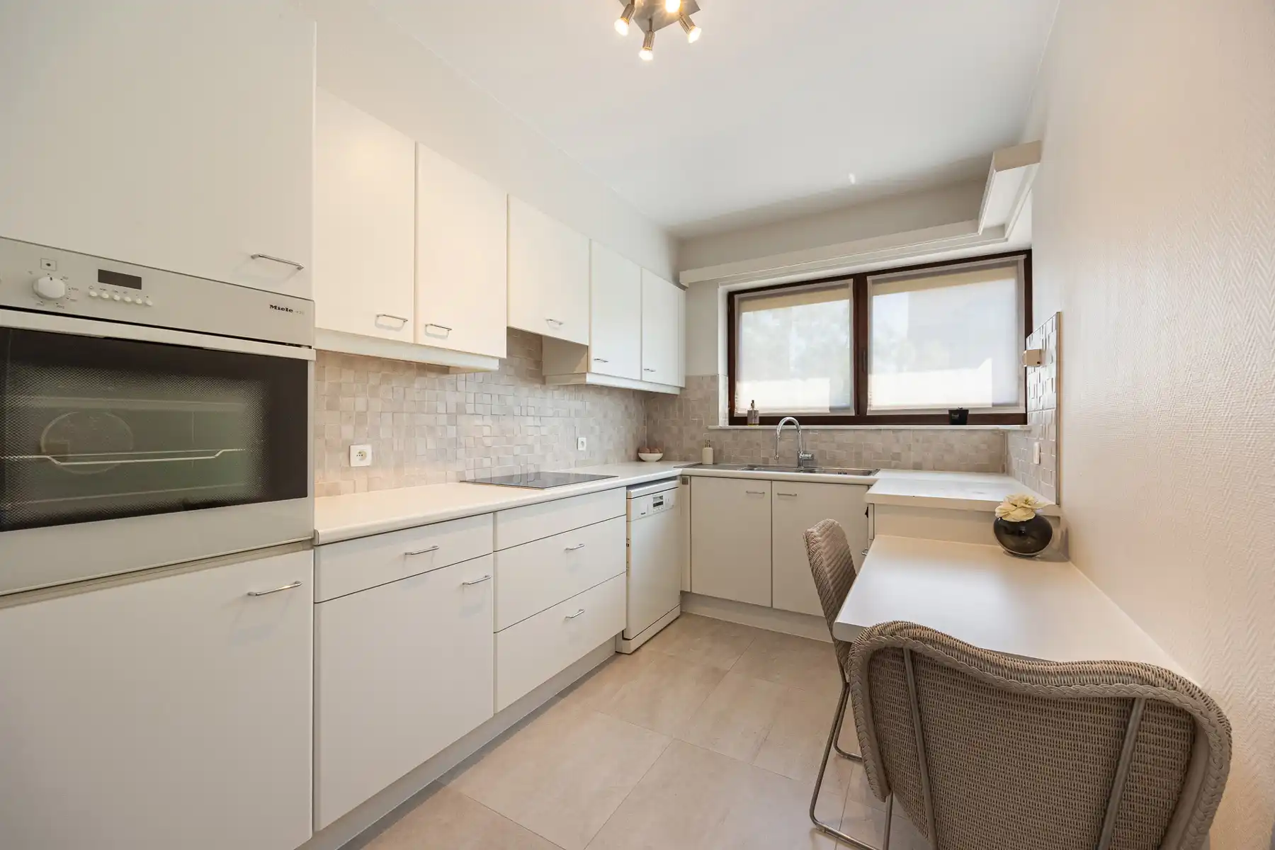 Prachtig appartement met 2 slpk, LIFT, 2 terrassen en kelder foto 9