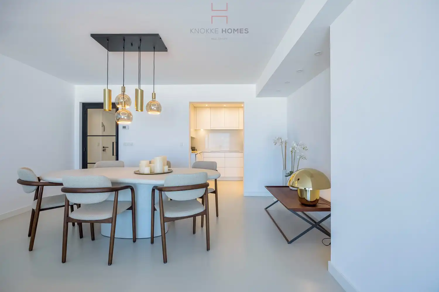 Mooi gerenoveerd vakantie-appartement op de zeedijk in Duinbergen foto 6