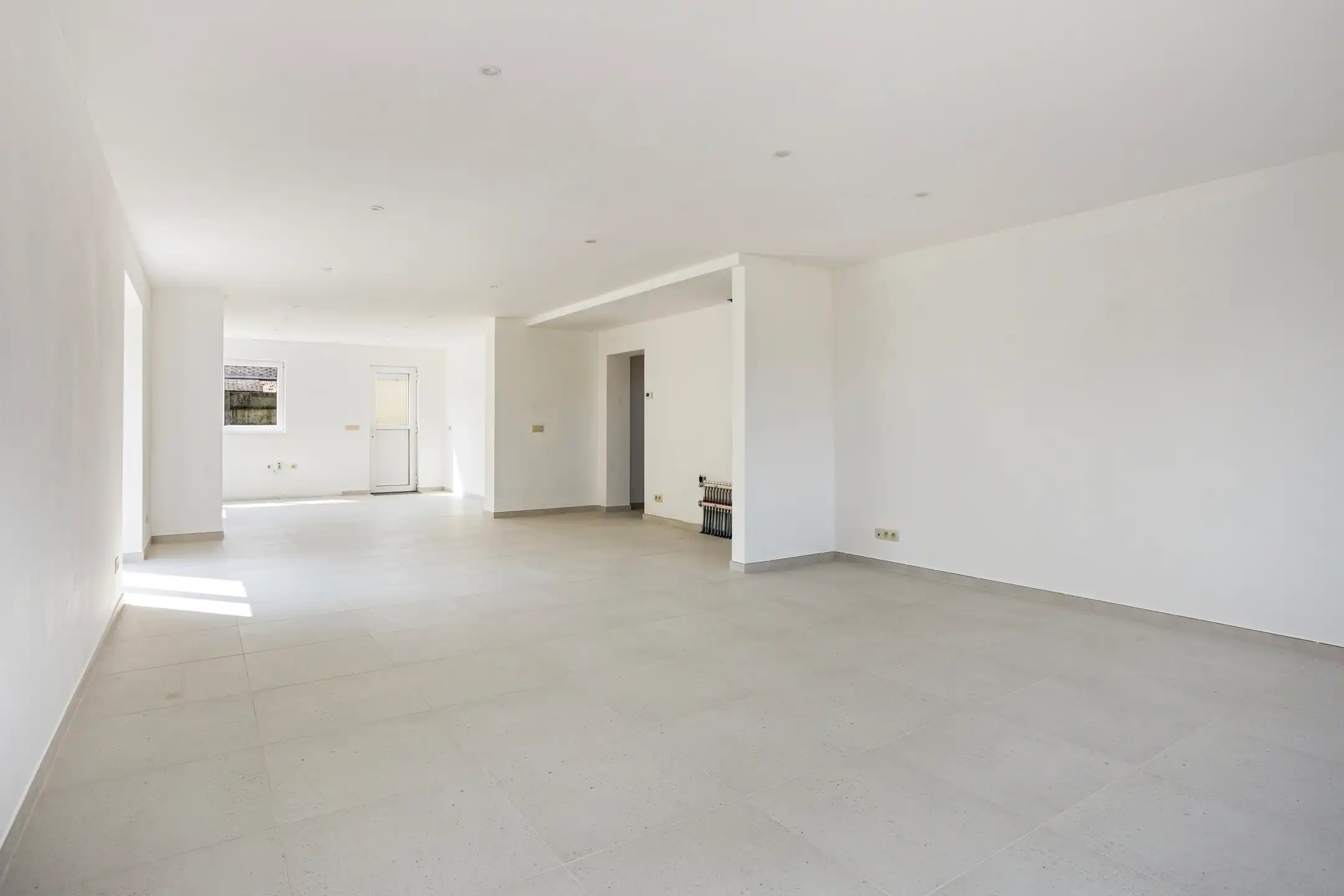 Ruime gerenoveerde woning (230 m²) nabij Gouden Kruispunt foto 6