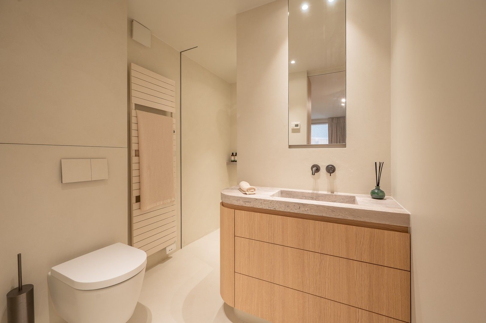 Prachtig gerenoveerd appartement met zijdelings zeezicht in hartje Knokke. foto 14