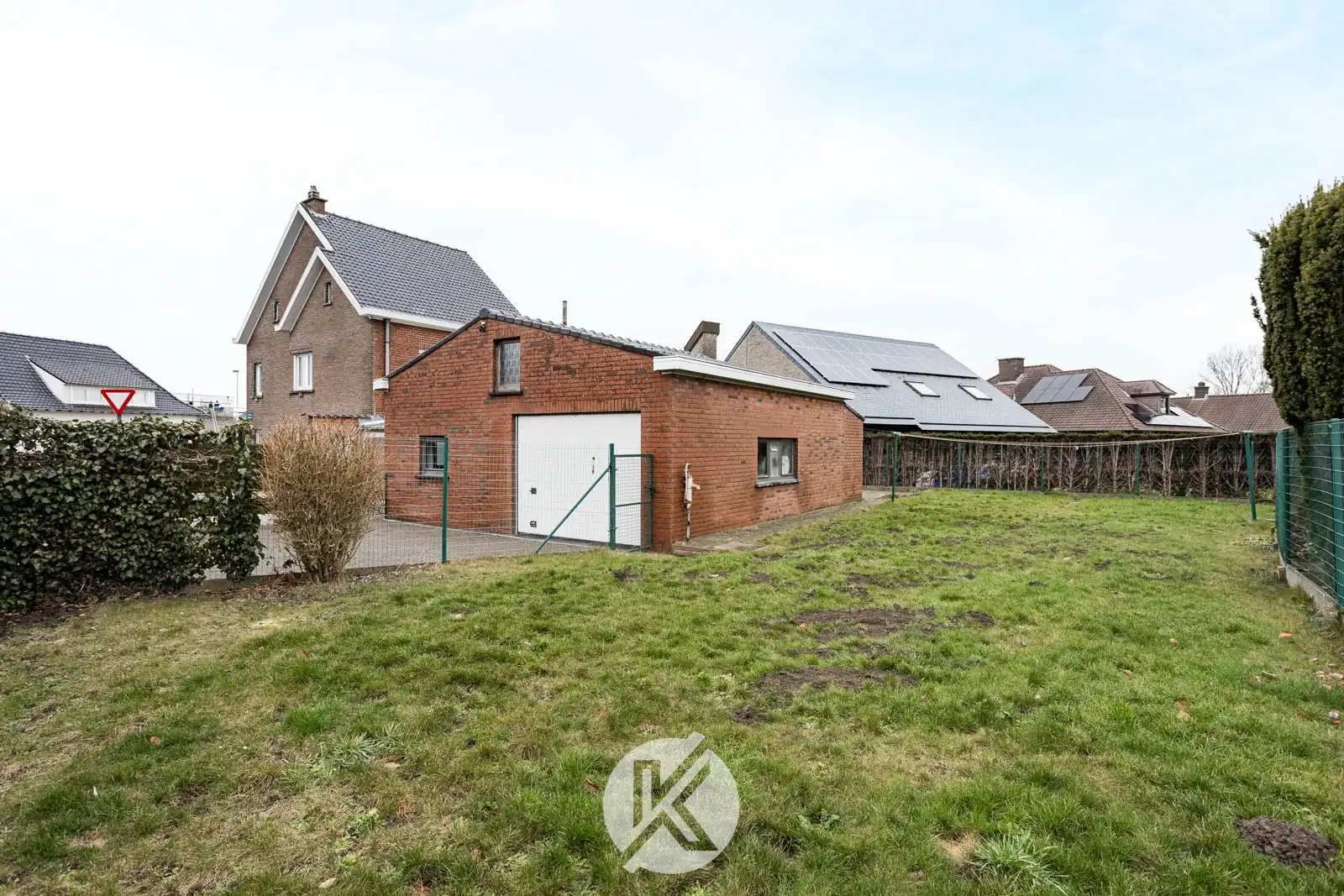 Vrijstaande, robuuste woning nabij het centrum foto 28