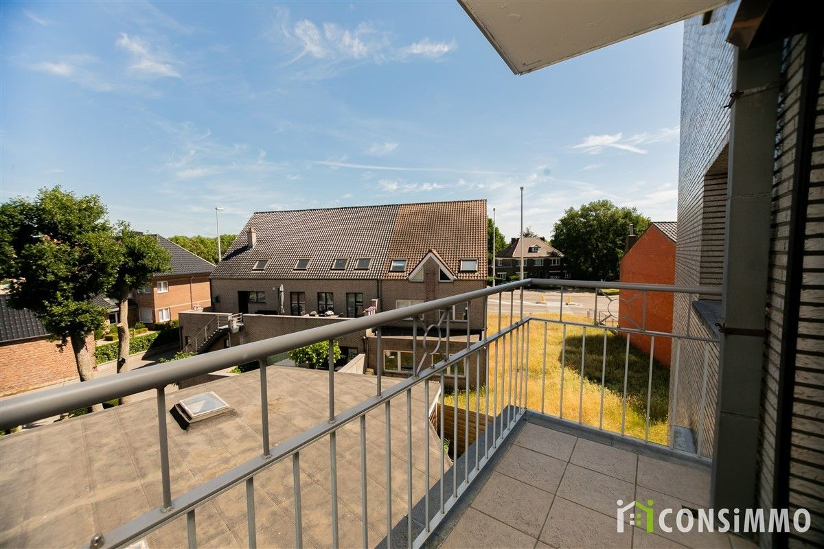Ruim en lichtrijk appartement met 3 slaapkamers, 2 terrassen en garagebox in hartje Genk foto 22