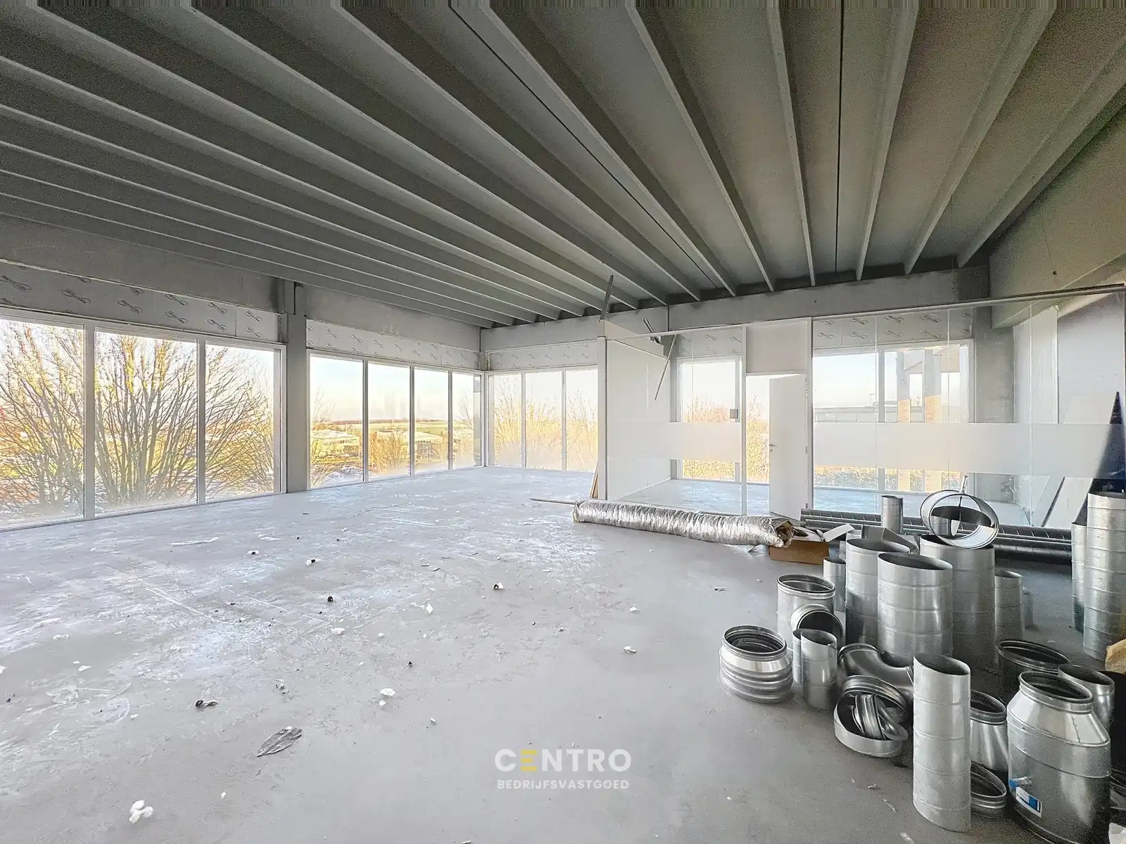 Energiezuinige, vernieuwde SERVICED kantoorruimte met mogelijkheid om een MAGAZIJN (215m²) bij te huren op Ieper Business Park! foto 15