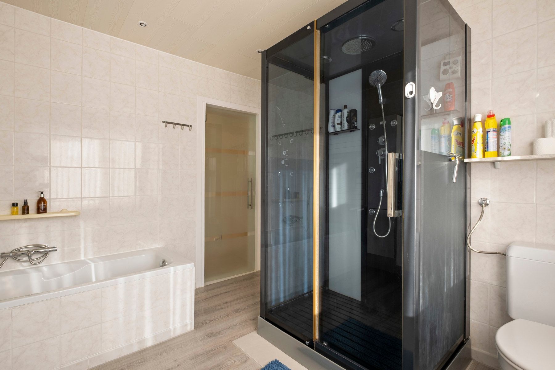 Ruime, verzorgde gezinswoning te Mariakerke (Oostende) foto 8