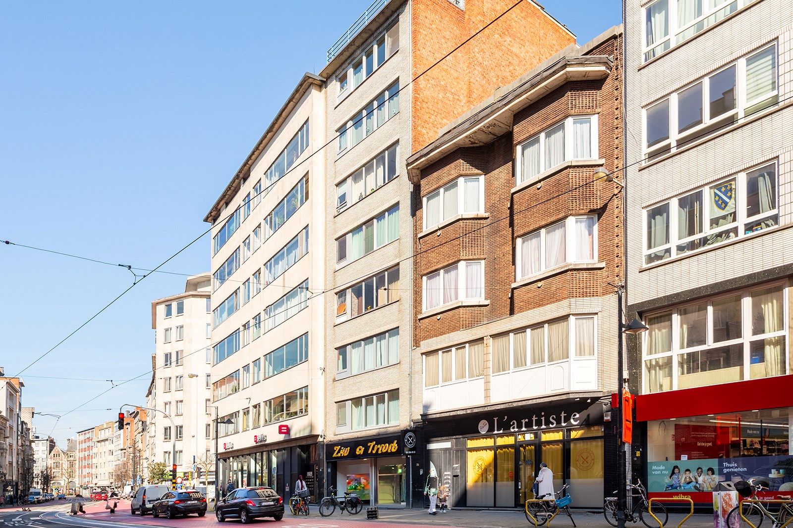 Handelsruimte te koop op een toplocatie met veel passage foto 24