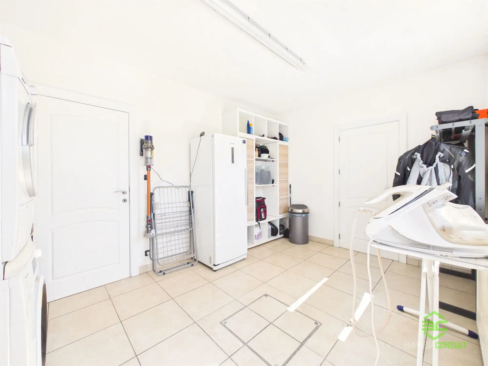 Ruime woning met 4/5 slpk en dubbele garage op 12a 50ca! foto 11