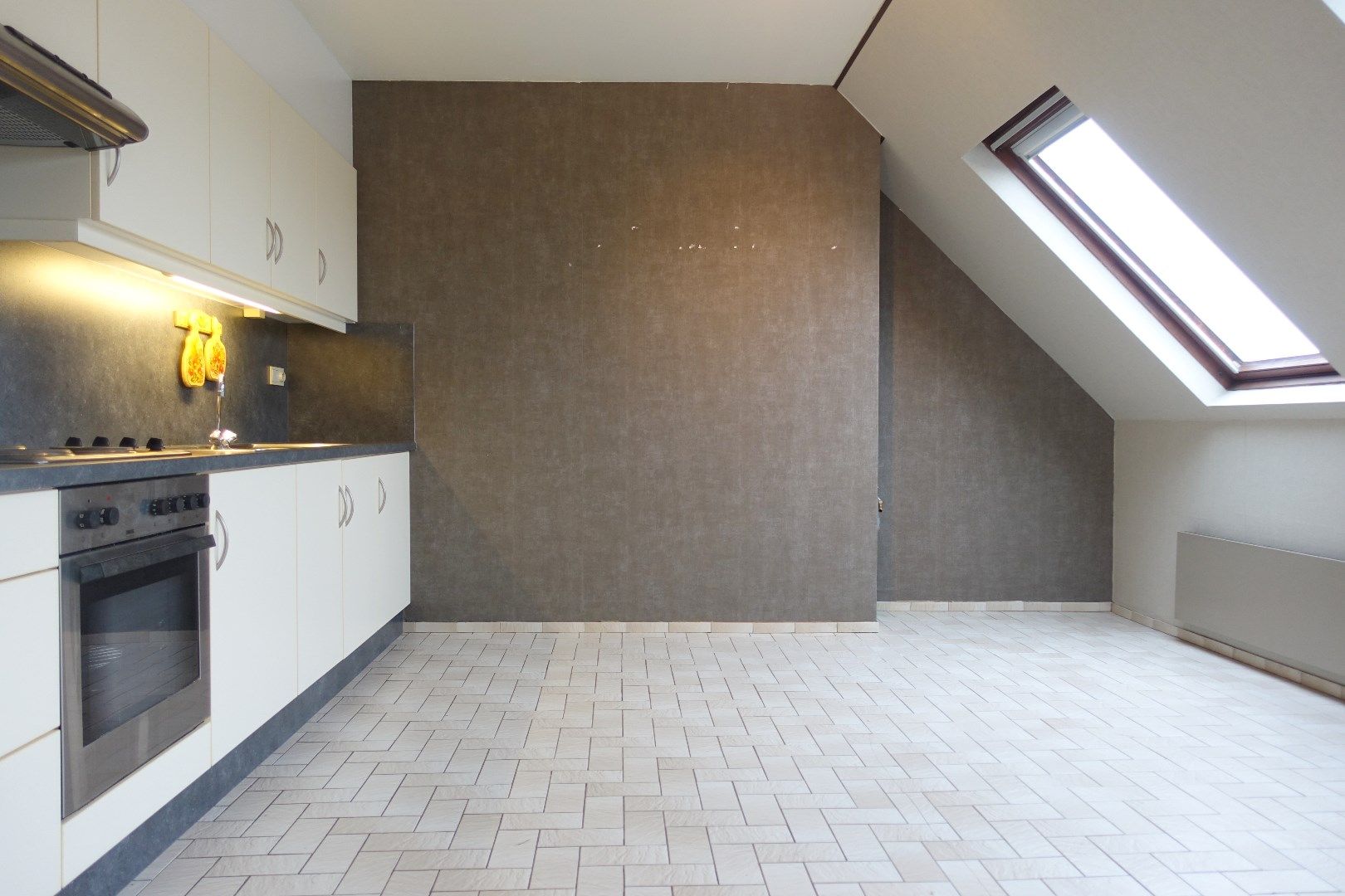 Opbrengsteigendom met 7 appartementen, 2 handelspanden en 7 garageboxen in Gistel foto 25