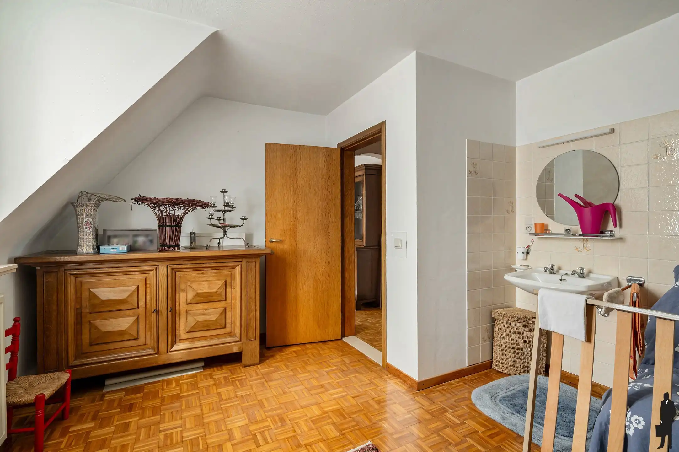 Statige villa op prachtig aangelegd perceel  met 4 slaapkamers en inpandige garage foto 26
