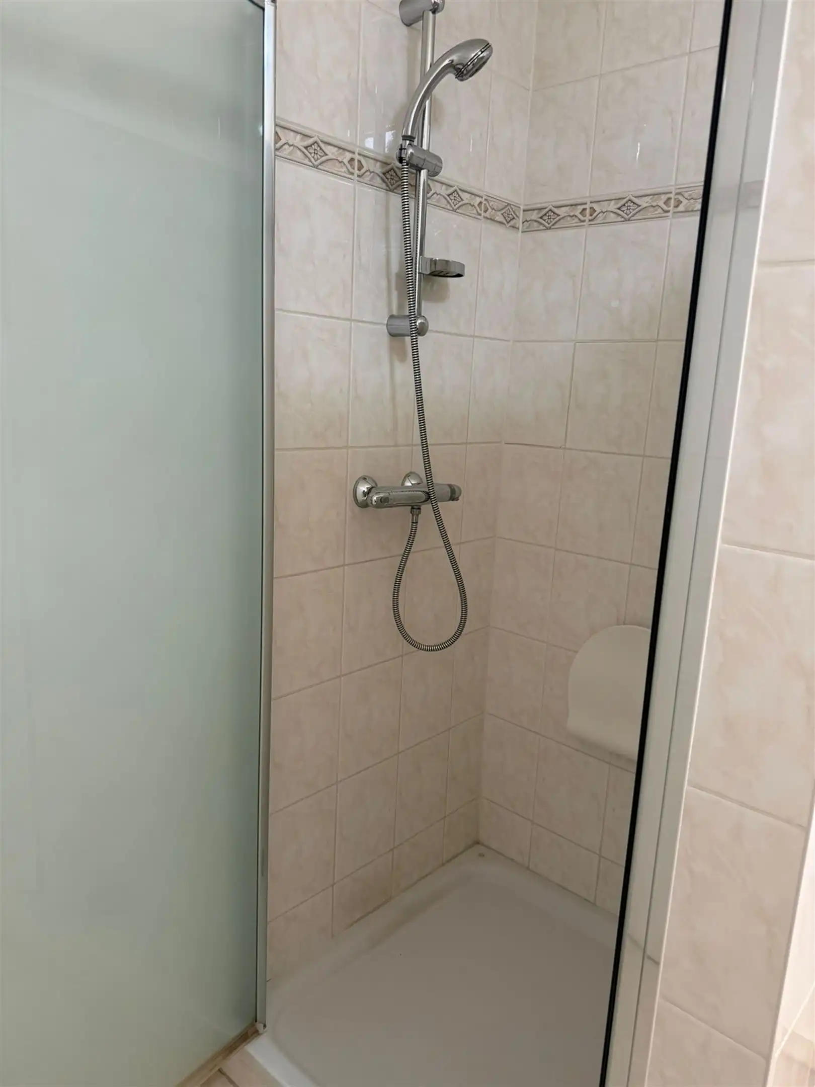 TE HUUR: Ruim appartement met 2 slaapkamers te Heusden-Zolder! foto 10