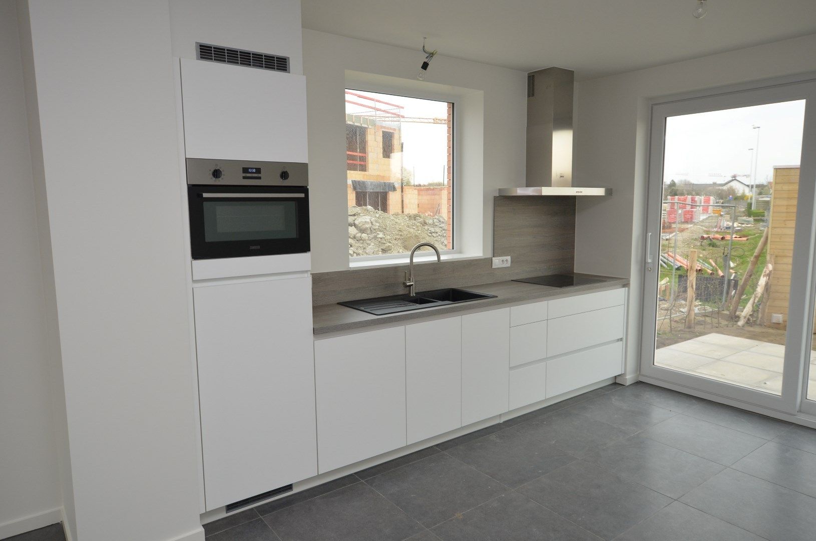 Woning met 2 auto-staanplaatsen foto 5