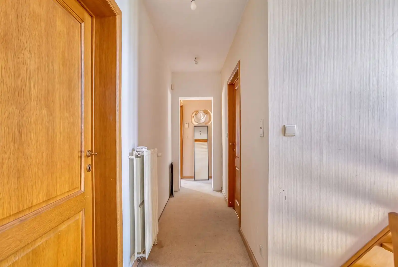 Ruime woning met 5 slaapkamers,tuin en garage foto 18
