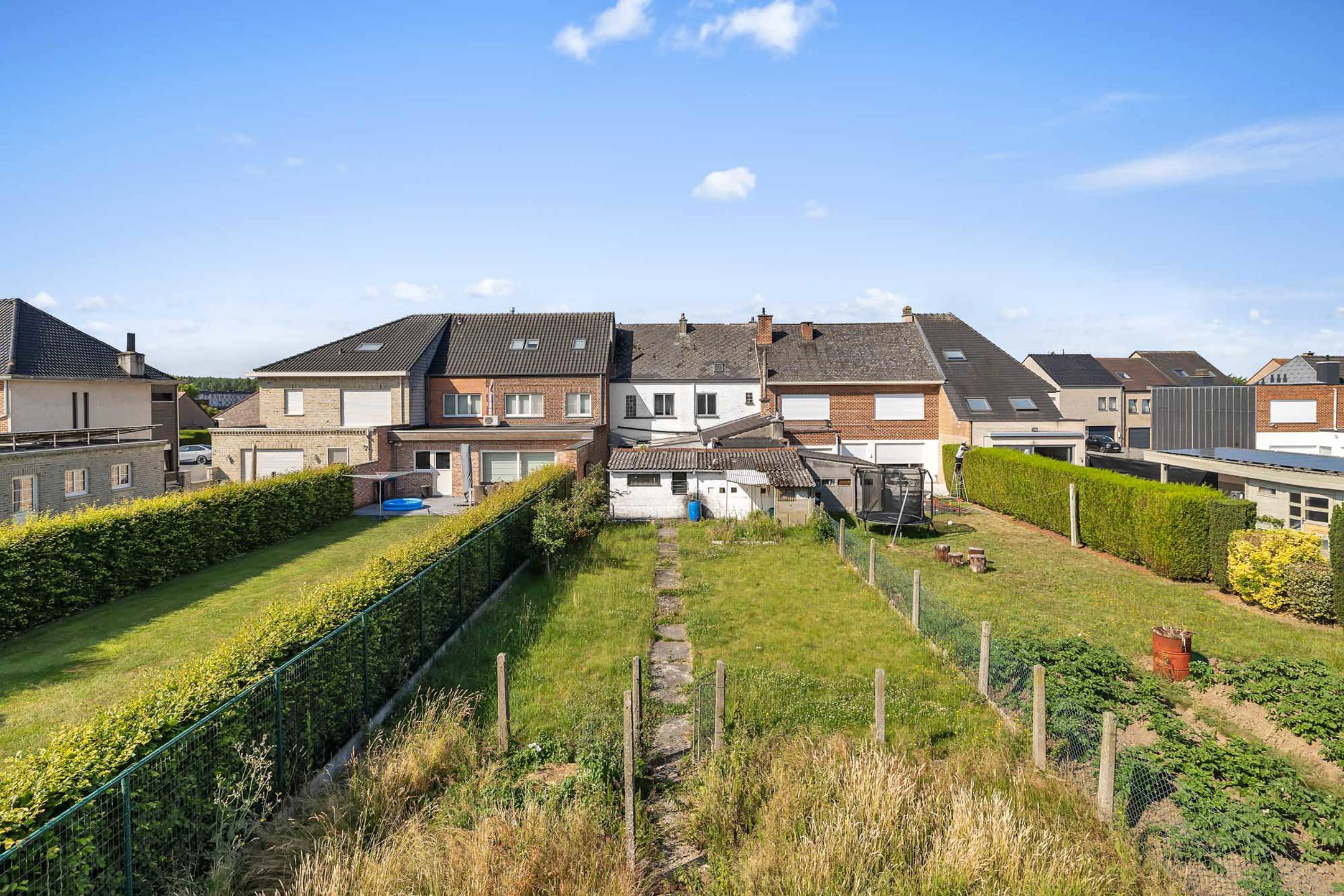Ruime te renoveren woning op toplocatie foto 25