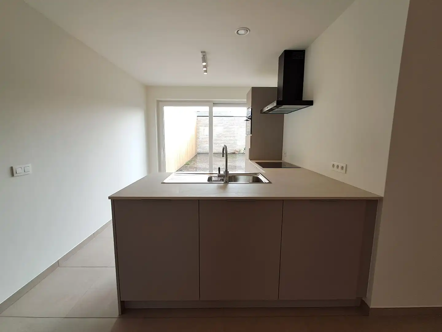 Gelijkvloers appartement met tuin te Sijsele! foto 6