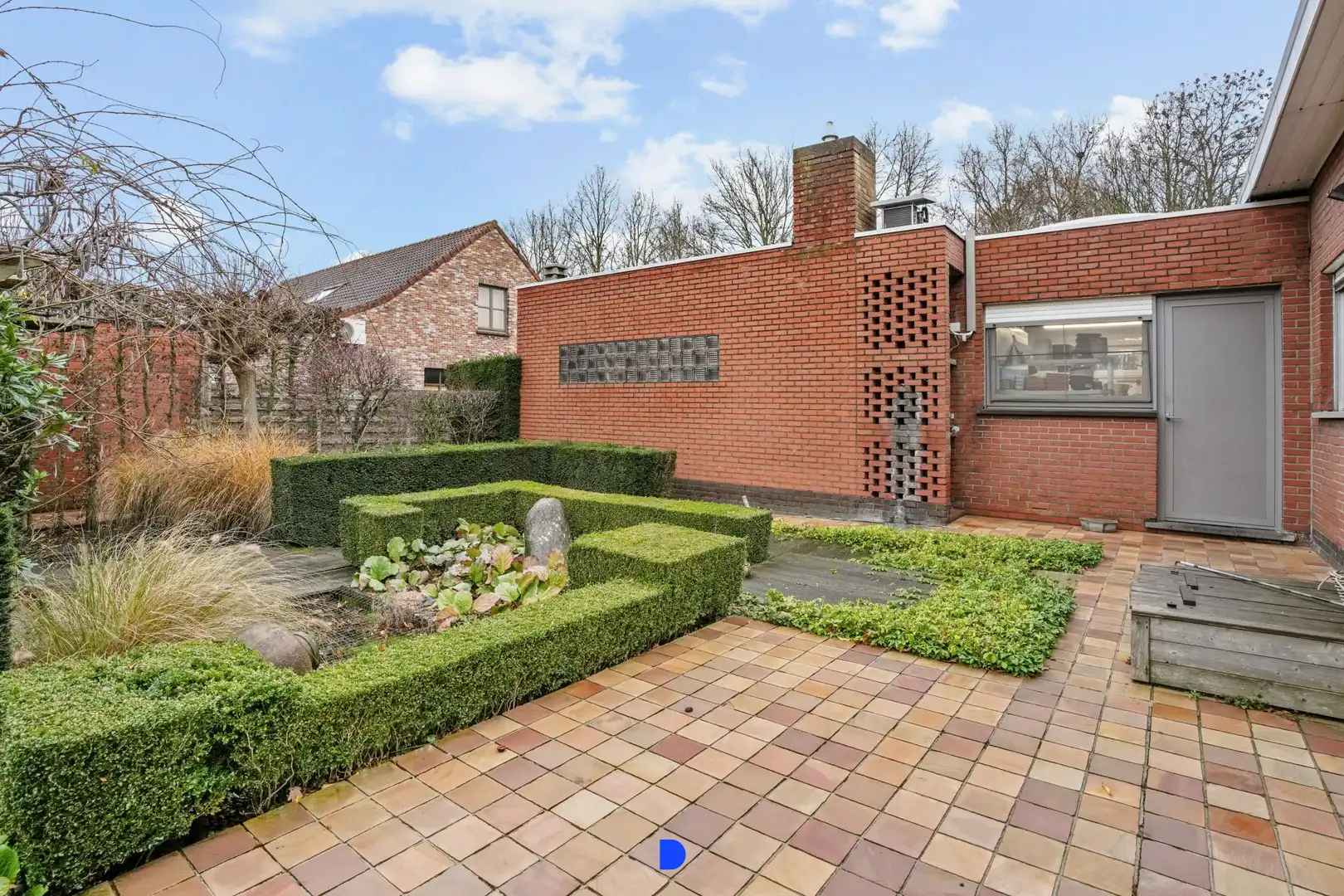 Handelspand met woonst op commerciële ligging. foto 6