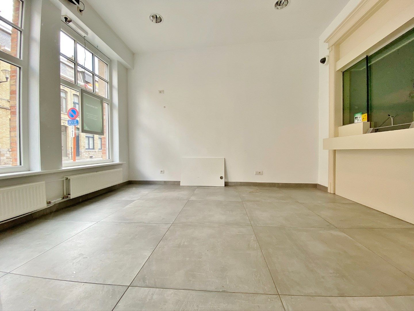 Modern duplex-appartement in het hartje van Ieper met zonnig terras foto 3