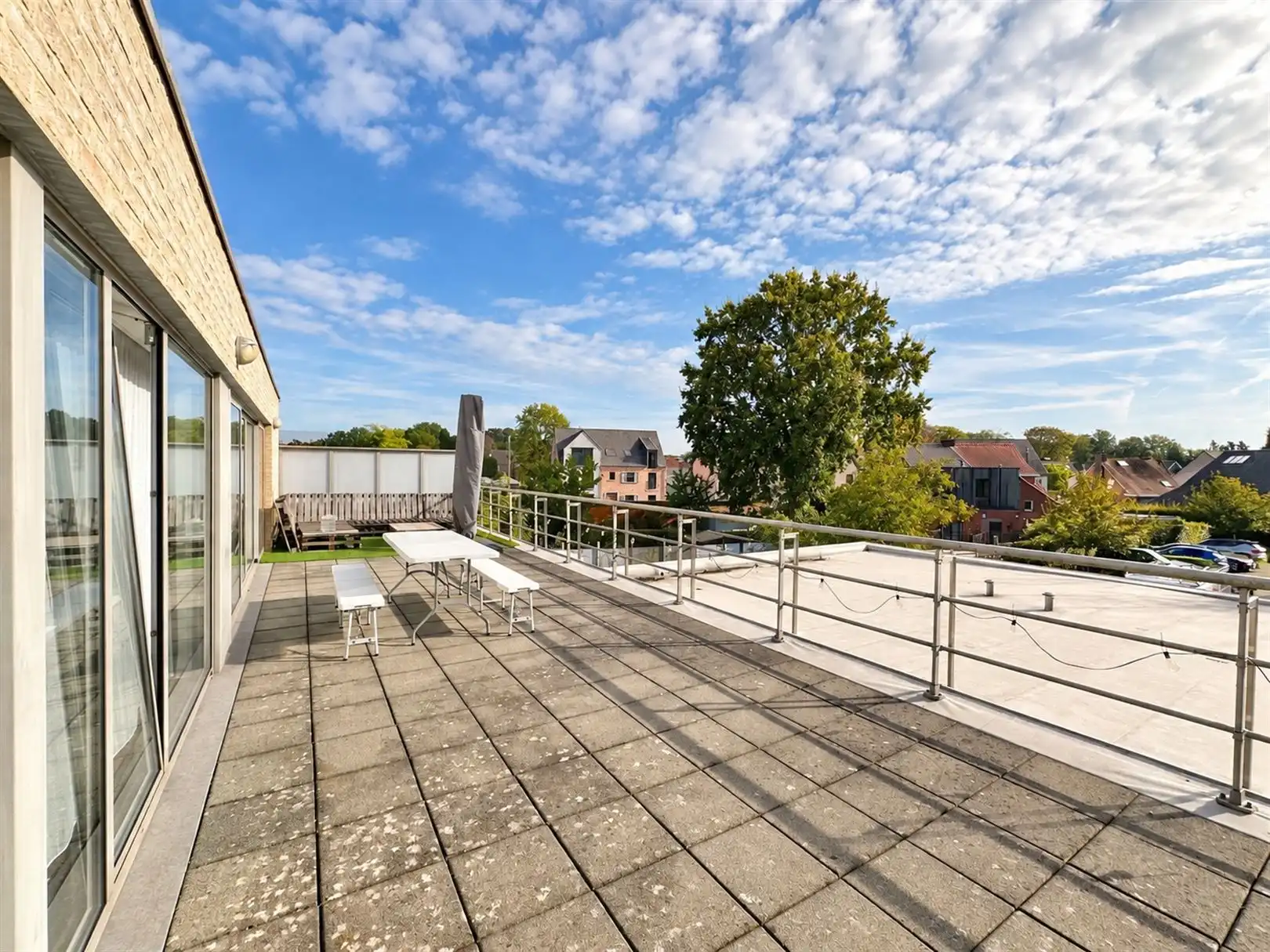 Centraal gelegen appartement met ruim terras en 2 slaapkamers foto 14