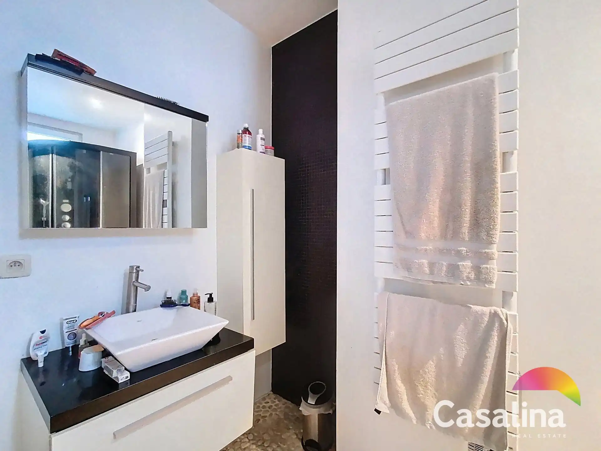 Modern gerenoveerd appartement op steenworp van Dumontplein. foto 4