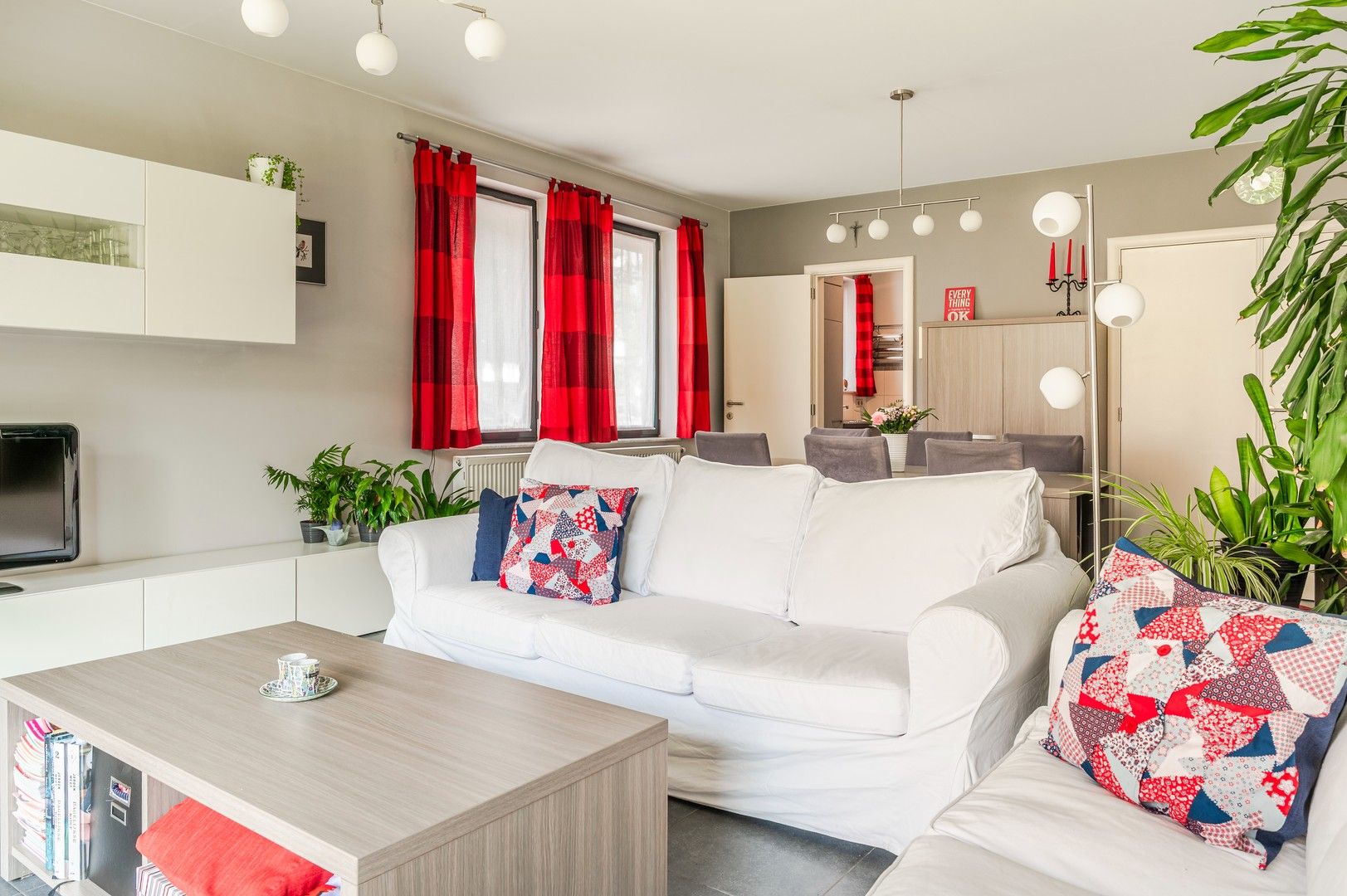 Gelijkvloers appartement + tuin en garagebox te Burcht! foto 4