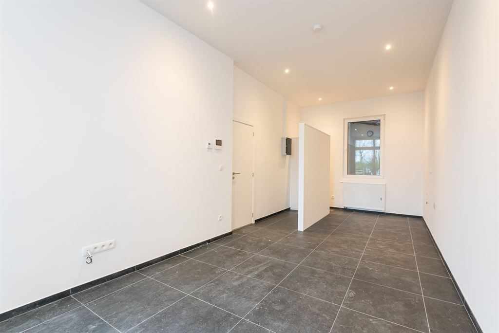 Gerenoveerde kantoorruimte foto 3