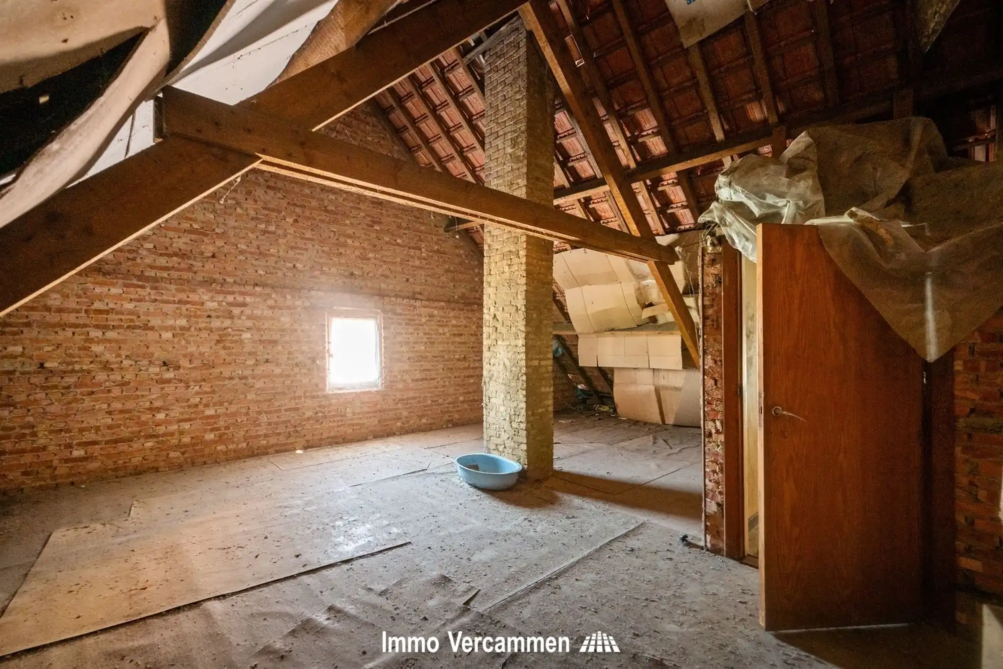 Te renoveren woning met commerciële ruimte in Schriek foto 11