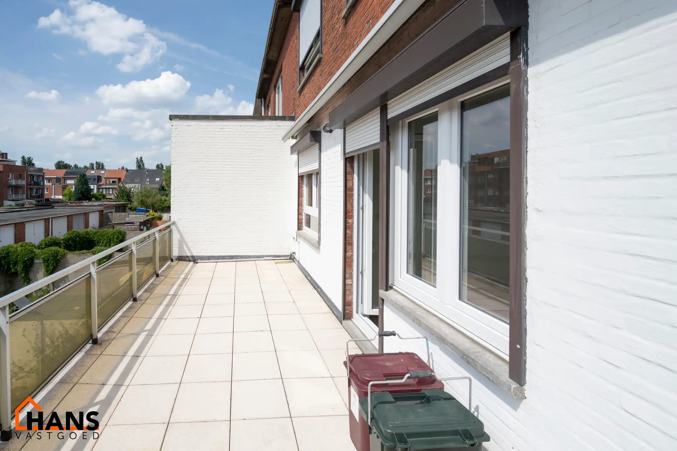 Deels gerenoveerd appartement op de 1ste verdieping met ruim terras ( zonder lift) foto 12