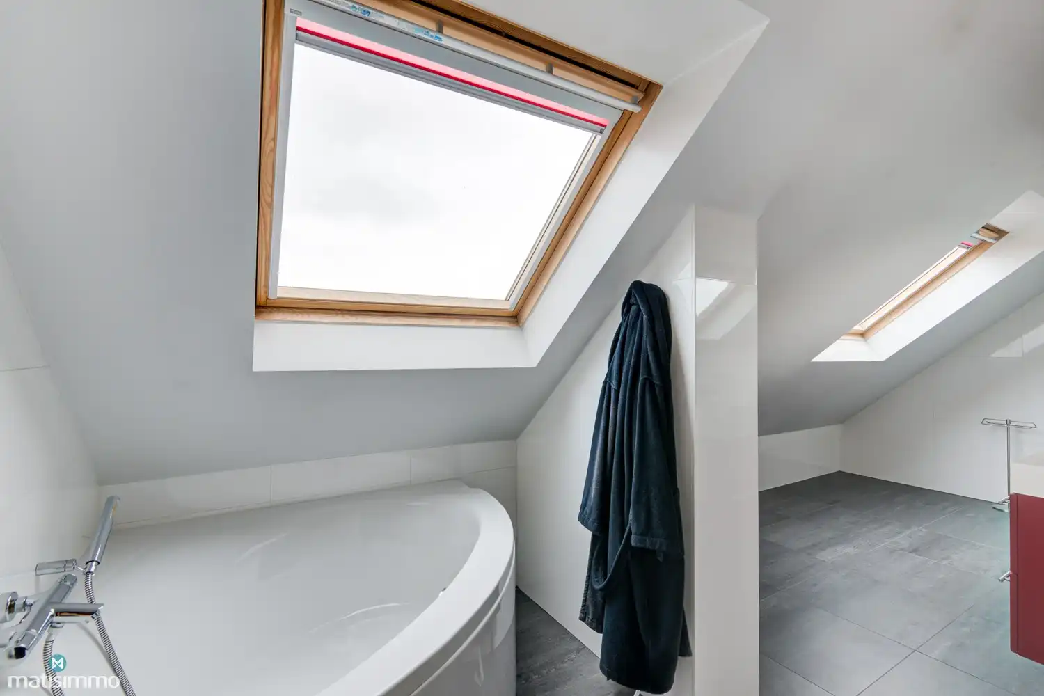 ZEER RUIM EN MODERN DUPLEXAPPARTEMENT (234M²) MET 5 SLAAPKAMERS, 2 BADKAMERS, 2 TERRASSEN, 2 KELDERS, DUBBELE GARAGE (60M²) (+ OPTIONEEL GARAGE) IN HET CENTRUM VAN LANAKEN foto 29