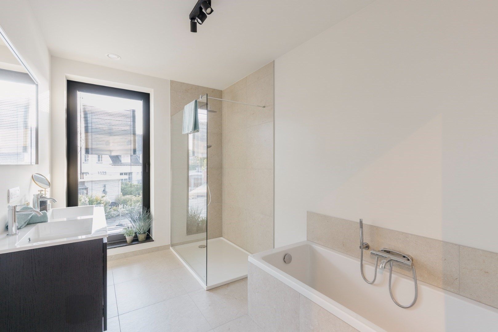 Instapklare nieuwbouwwoningen in hartje Harelbeke - 6% btw! foto 11