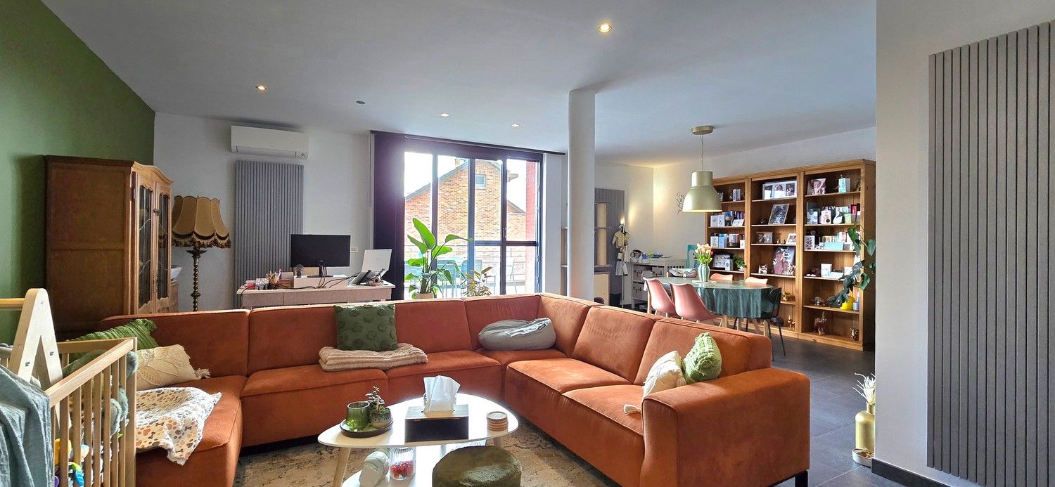TE KOOP: Instapklaar appartement met 3 slaapkamers, dubbele garage en 2 terrassen foto 2