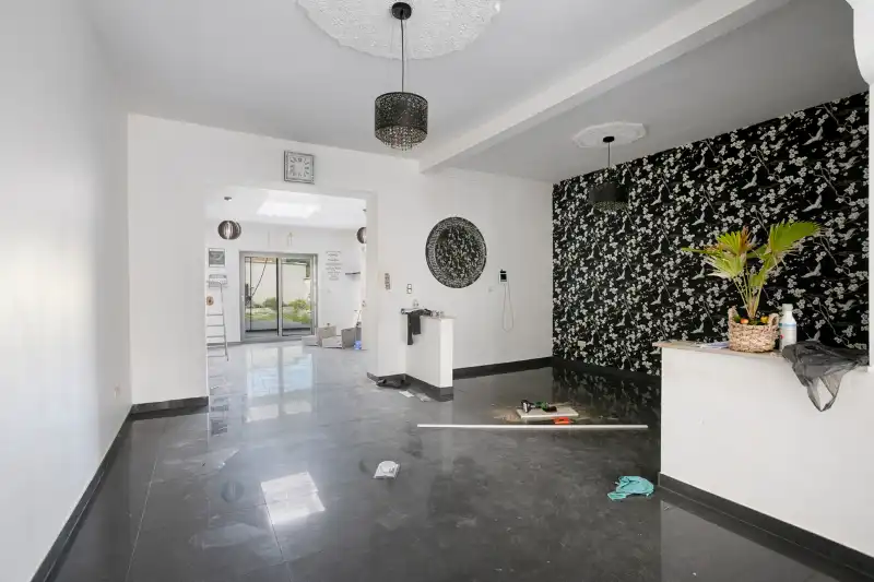 Op te knappen woning met veel potentieel in rustige woonomgeving foto 2