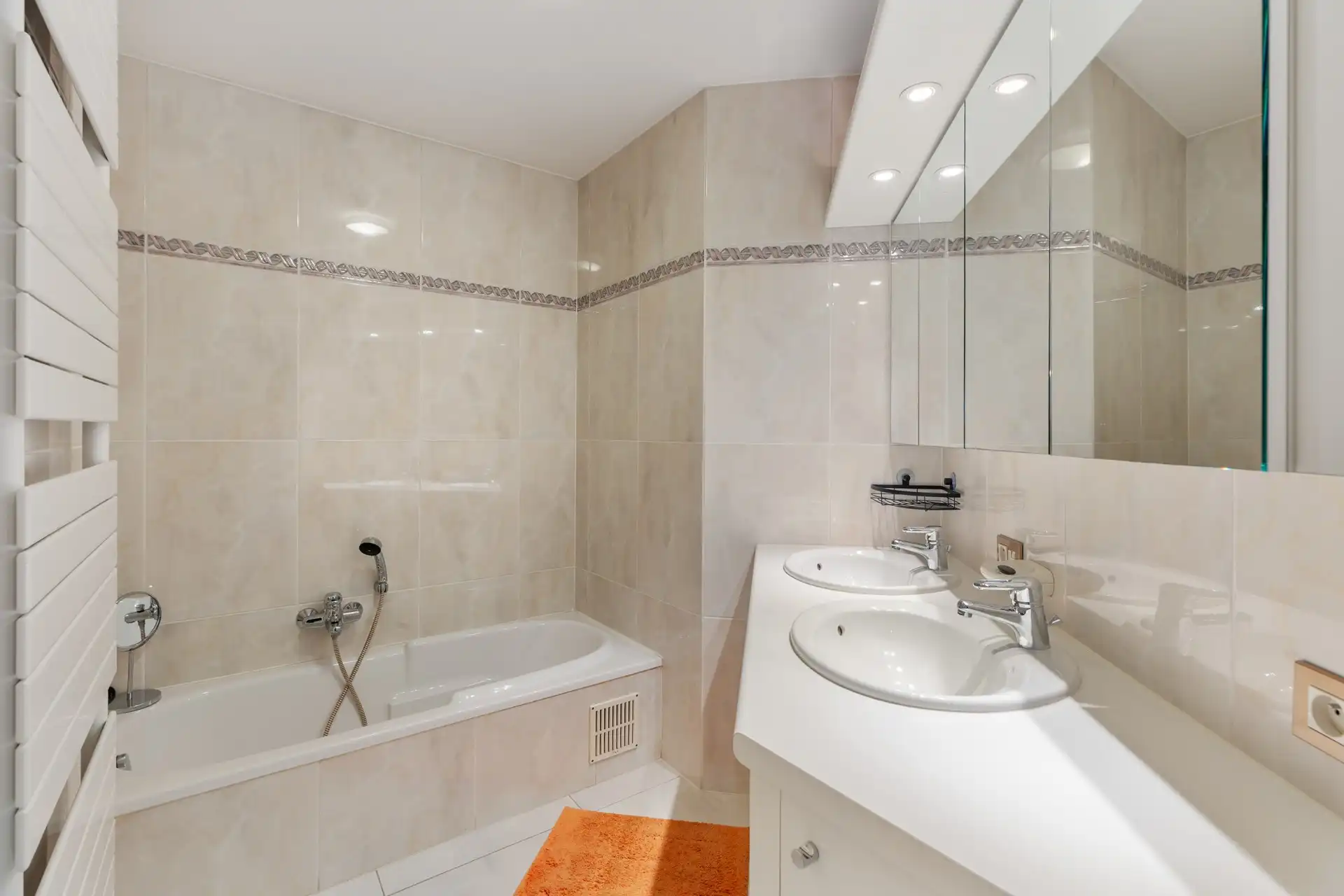 Instapklaar en energiezuinig appartement in hartje Izegem foto 15